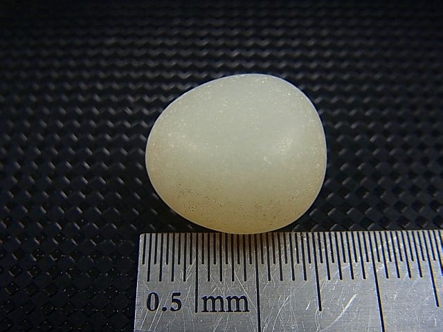 画像: 和田玉（ホータンぎょく）「羊脂白玉」オリジナルビーズ 約15.5×14×10.5mm