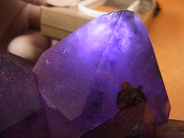 画像2: キャビネットサイズ：ナイジェリア・ナサラワ産ダークパープルカラーアメジスト原石クラスター 1,974.3g