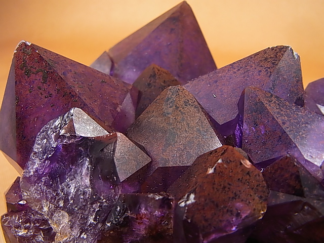 画像: キャビネットサイズ：ナイジェリア・ナサラワ産ダークパープルカラーアメジスト原石クラスター 1,974.3g