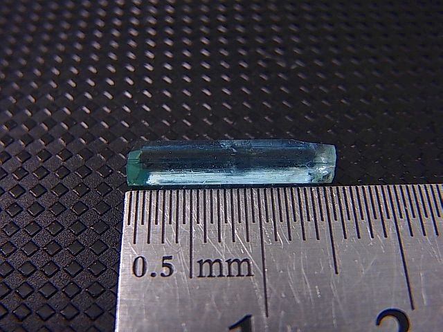 画像: ジェムグレード宝石需要品質：ベトナム産アクアマリン柱状結晶原石 1.9カラット