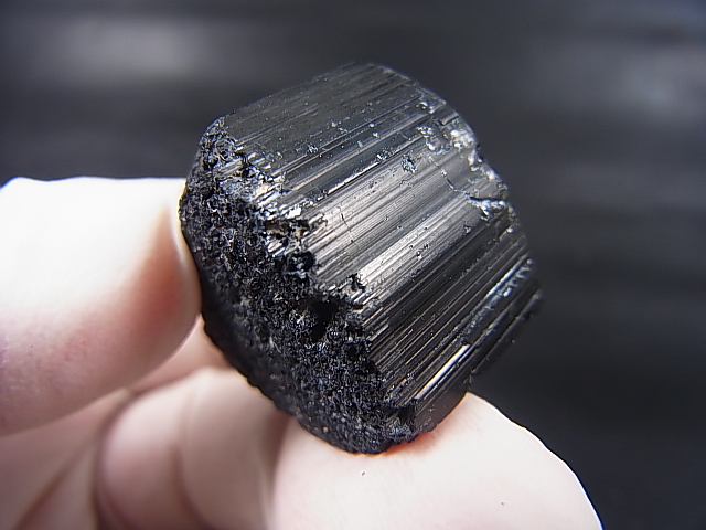 画像: ナミビア・エロンゴ産ブラックトルマリン（1面研磨） 96.6カラット