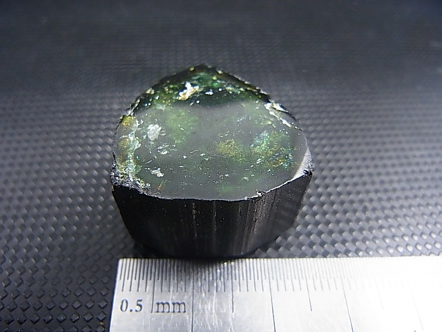 画像: ナミビア・エロンゴ産ブラックトルマリン（1面研磨） 96.6カラット