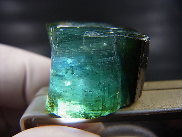画像: ナミビア・エロンゴ産ブルーグリーントルマリン（研磨面あり） 68.3カラット
