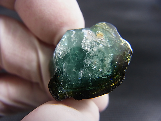 画像: ナミビア・エロンゴ産ブルーグリーントルマリン（研磨面あり） 68.3カラット