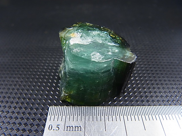 画像: ナミビア・エロンゴ産ブルーグリーントルマリン（研磨面あり） 68.3カラット