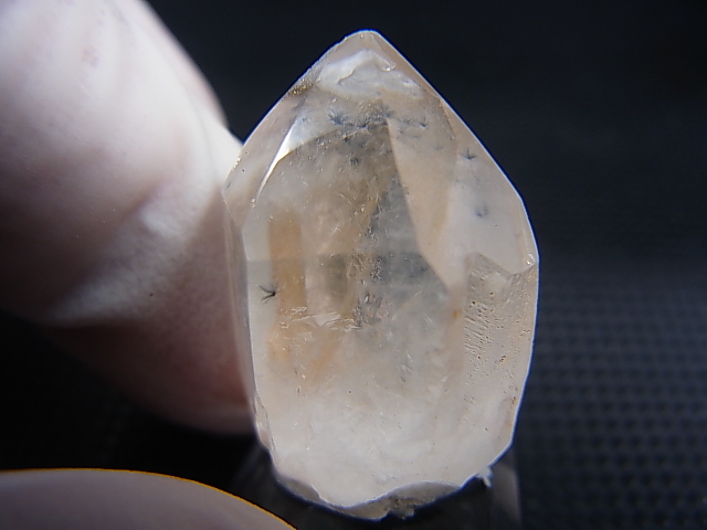 画像: マダガスカル産ホーランダイトインキャンドルクオーツ（錐面研磨） 8.1g