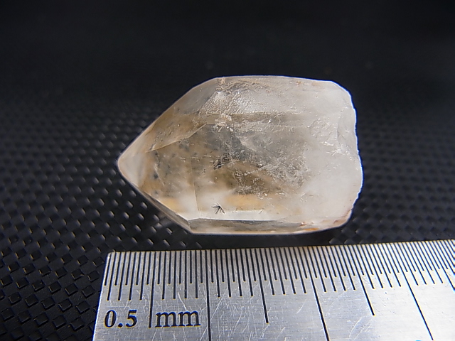 画像: マダガスカル産ホーランダイトインキャンドルクオーツ（錐面研磨） 8.1g