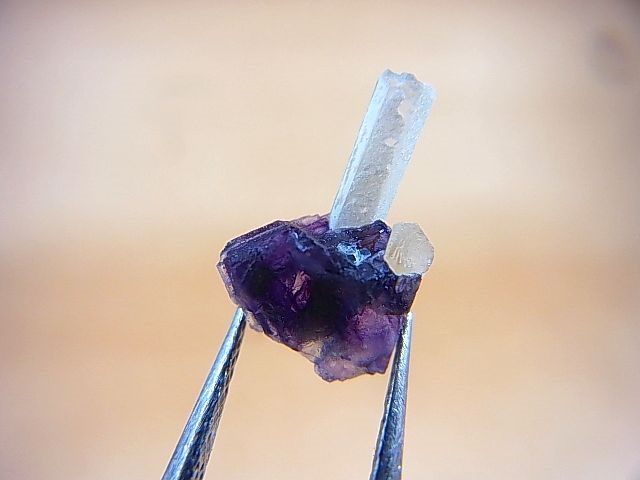 画像: ドイツ・ザクセン州産フローライト（水晶付き） 0.6g