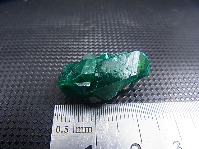 画像: コンゴ産ダイオプテーズ原石（大粒結晶） 4.6g