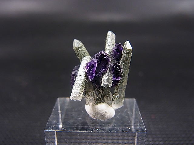 画像: ドイツ・ザクセン州産フローライト（クローライト入り水晶付き） 1.5g