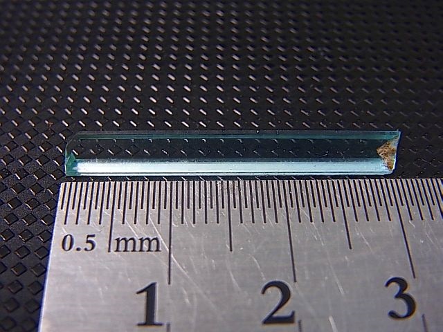 画像: ジェムグレード宝石需要品質：ベトナム産アクアマリン柱状結晶原石 3.2カラット