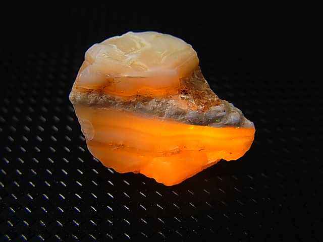 画像: Hokkaidoite北海道然別湖産蛍光オパール原石 2.7g