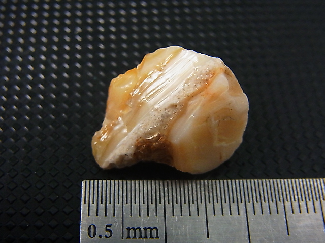 画像: Hokkaidoite北海道然別湖産蛍光オパール原石 2.7g