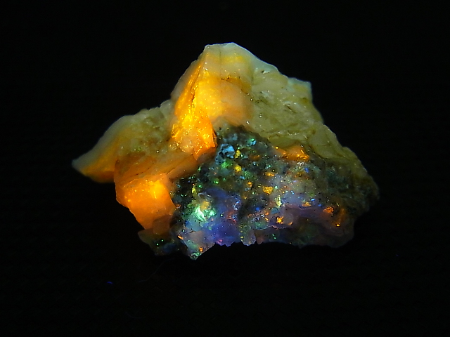 Kitukaxaページ　超特大　蛍光オパール　北海道　然別　原石　天然 Kitukaxaページ 超特大 蛍光オパール 北海道 然別 原石 天然