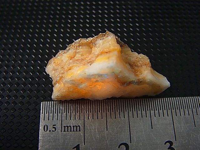 Hokkaidoite北海道然別湖産蛍光オパール原石 4.5g
