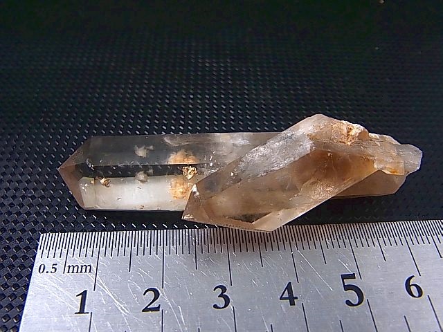 画像: スウェーデン産ライトシトリン水晶原石（ツイン） 19.2g
