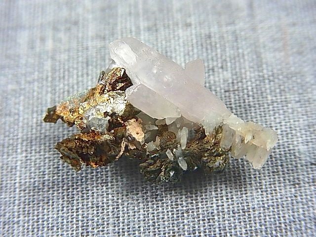 画像: ルーマニア産水晶（アメジスト）＆アルセノパイライト原石 2.4g