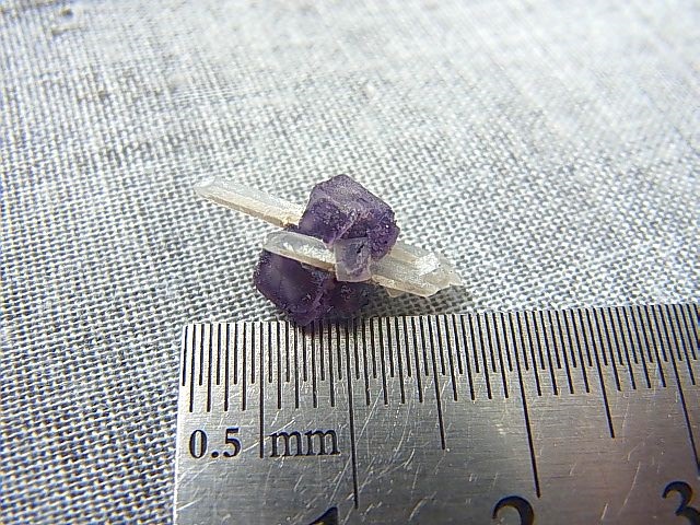 画像: ドイツ・ザクセン州産フローライトon水晶 0.5g