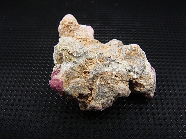 画像: ベトナムLuc Yen産ピンクスピネルinマイカ原石 13.3ｇ