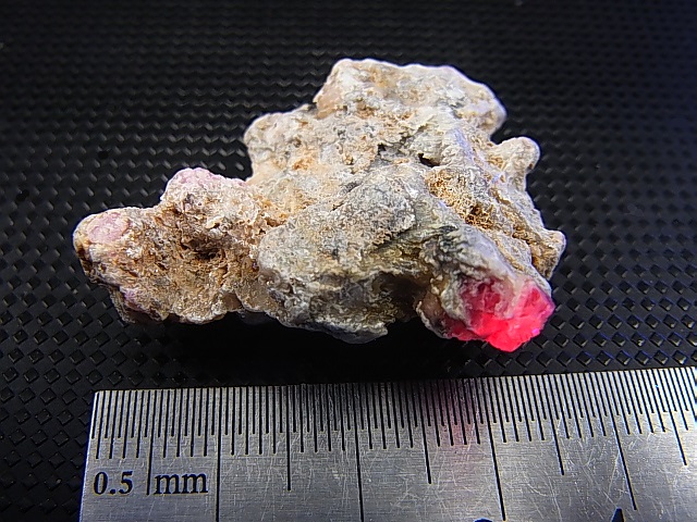 画像: ベトナムLuc Yen産ピンクスピネルinマイカ原石 13.3ｇ