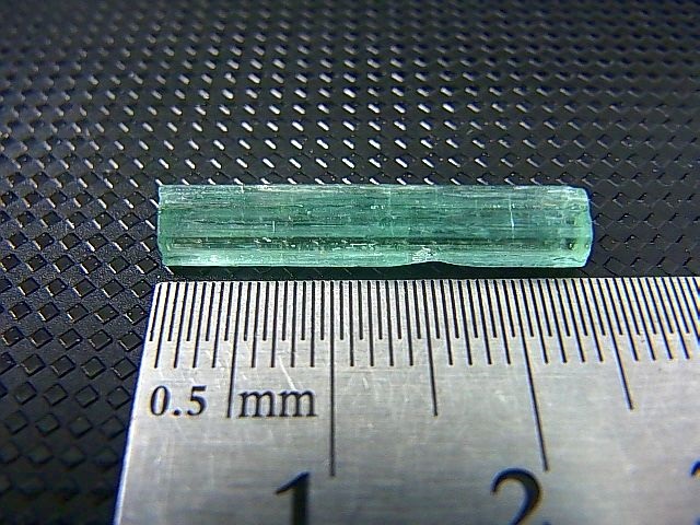 画像: ロシア・ザバイカル産アクアマリン柱状結晶原石 4.1カラット
