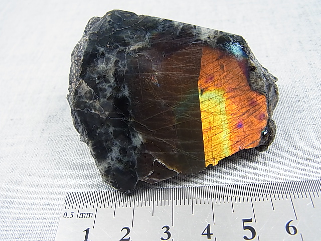 画像: フィンランド・ユレマー産スペクトロライト（パープルヴィオラミックス）原石ブロック（1面研磨/セパレート反射） 102.9g