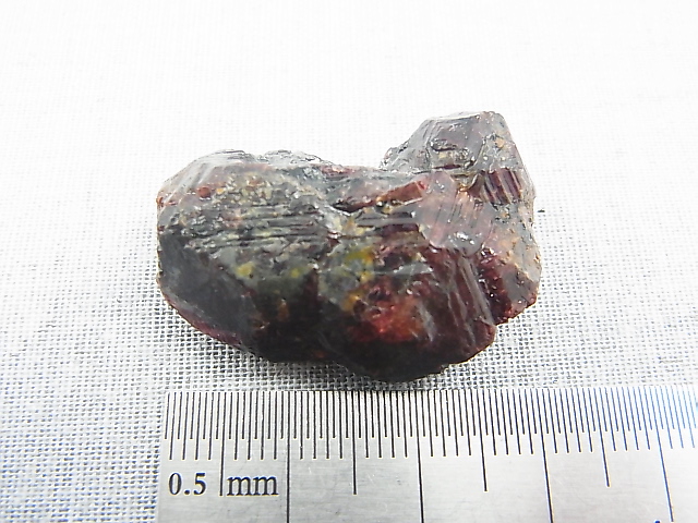 画像: フィンランド・ヘルシンキ産アルマンディンガーネット双晶原石（研磨面あり） 16.1g
