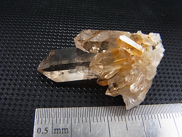 画像: ノルウェー産コッパールチル入りスモーキー水晶原石（連晶） 10.4g