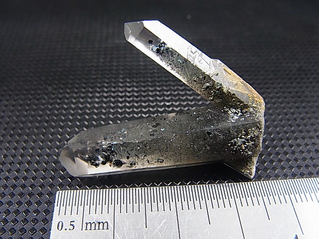 画像: ノルウェー産連晶水晶（アクチノライト/ヘマタイト入り） 7.5g