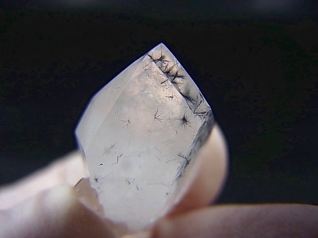 画像: マダガスカル産ホーランダイトインキャンドルクオーツ（錐面研磨） 5.4g