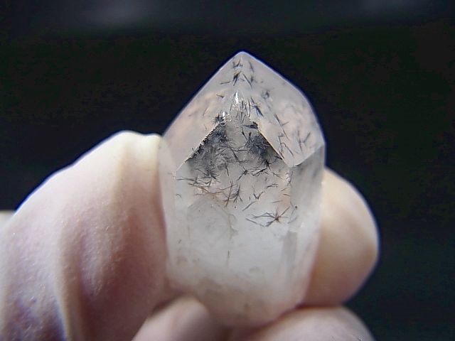 画像: マダガスカル産ホーランダイトインキャンドルクオーツ（錐面研磨） 5.4g