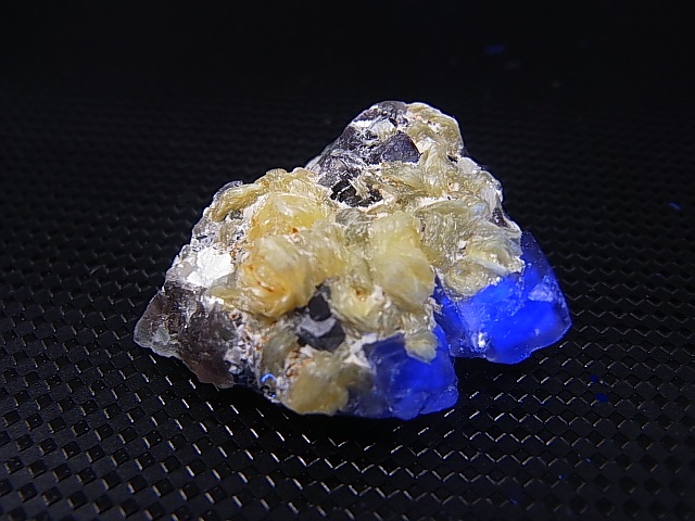 画像: ナミビア・エロンゴ産フローライト＆モスコバイト原石 11.6g