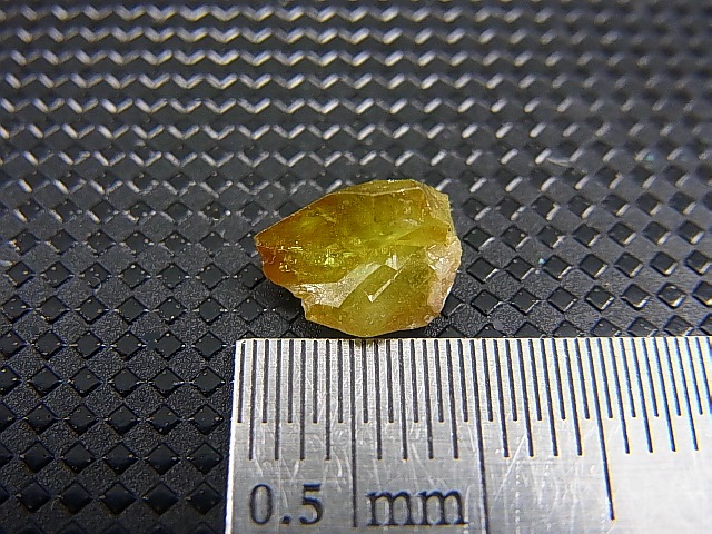 画像: オーストリア産チタナイト（スフェーン）結晶 2.0カラット