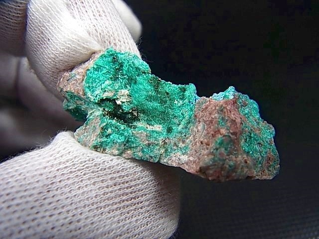 画像: アメリカ・アリゾナ産アホイト原石 8.6g