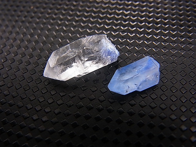 画像: デュモルチェライトインクオーツ（錐面結晶付き） 2点セット トータル 0.8g