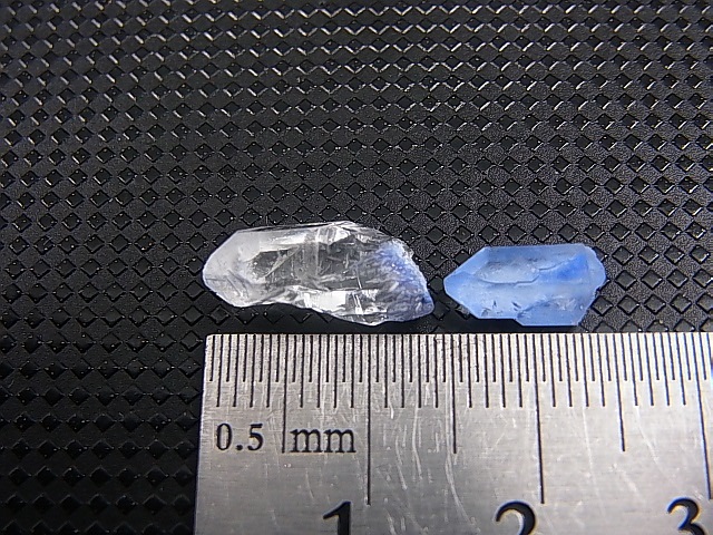 画像: デュモルチェライトインクオーツ（錐面結晶付き） 2点セット トータル 0.8g