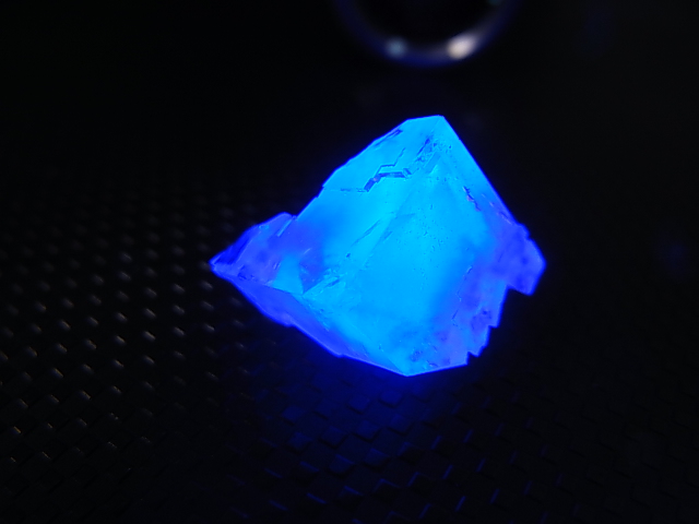 画像: フランス・ピュイドドーム産フローライト原石 2点セット トータル 5.0g