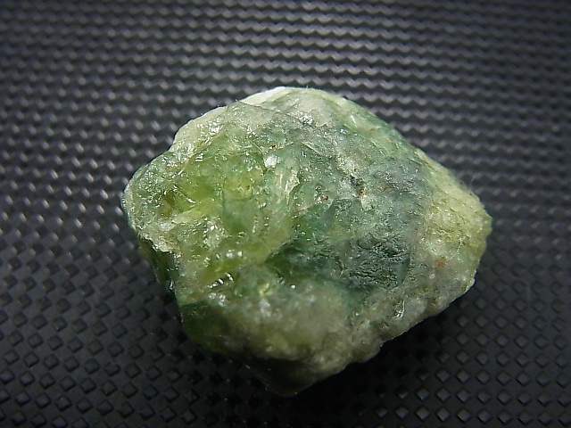 画像: ノルウェー産ペリドット（オリビン）原石 19.6g