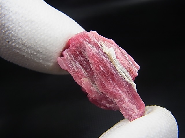 画像2: ブラジル産ヴィヴィッドレッドロードナイト原石 6.0g