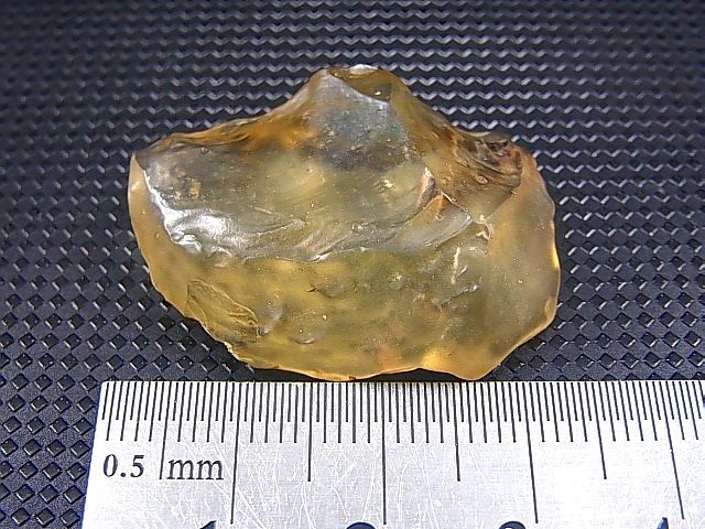 画像: ジュエリー品質：リビアングラス原石 8.3g