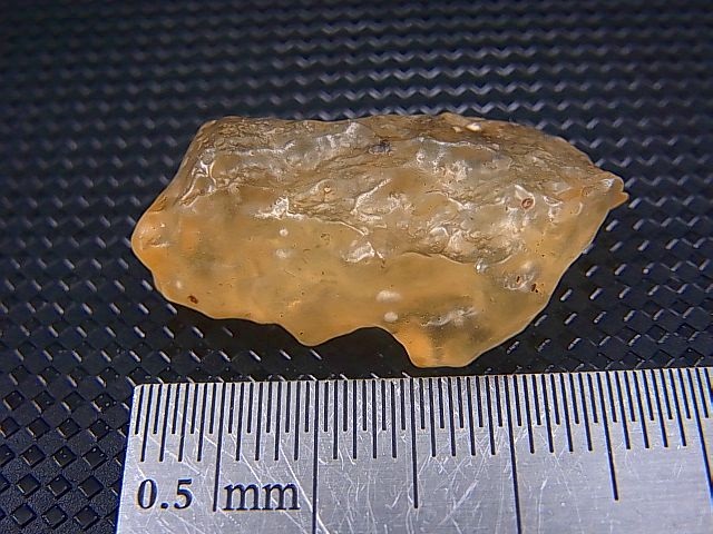 画像: ジュエリー品質：リビアングラス原石（クリストバライト入り） 4.3g