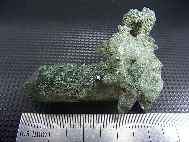 画像: インド・マニハール産グリーン水晶（連晶/アナテース・アーカンサイト付き） 17.0g