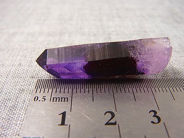 画像: ナミビア産ブランドバーグアメジストポイント（マゼンタカラー/ドゥルージ水晶付き） 4.5g