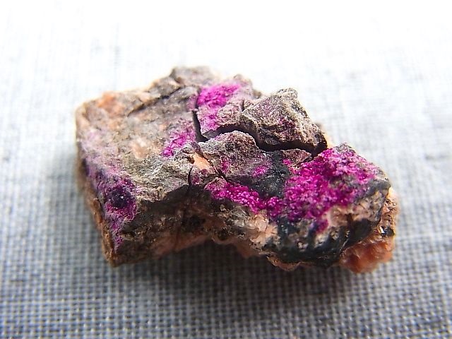 画像: ドイツ・黒い森産コバルトコリトニジャイト原石 4.8g