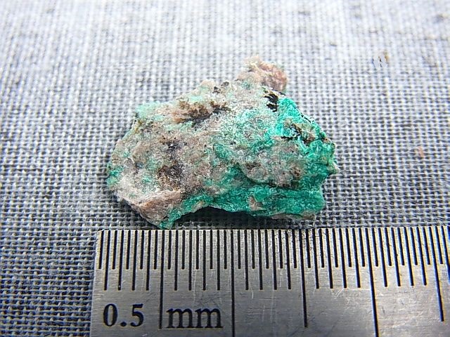 画像: アメリカ・アリゾナ産アホイト原石 0.7g