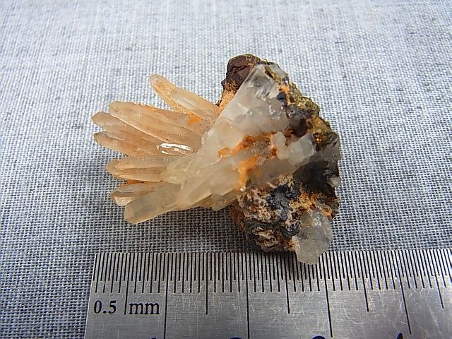 画像: ルーマニア産水晶クラスター（ガレナ・パイライト・シデライト付き） 13.7g