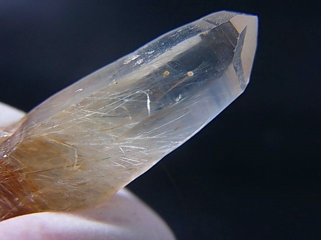 画像2: 川上村産角閃石入り水晶ポイント 4.6g