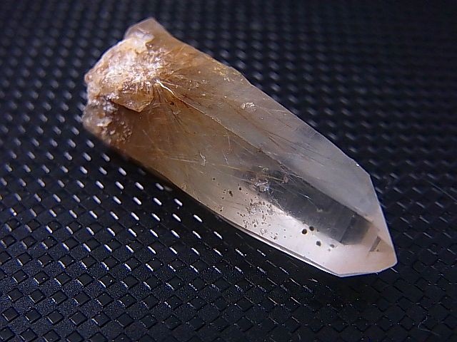 画像: 川上村産角閃石入り水晶ポイント 4.6g