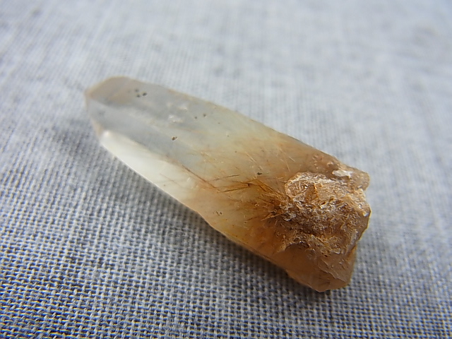 画像: 川上村産角閃石入り水晶ポイント 4.6g