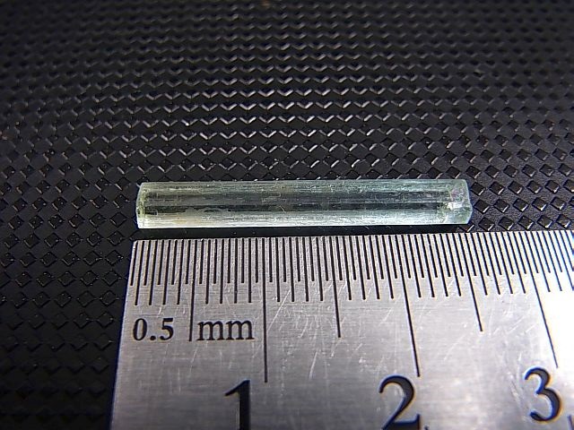 画像: ロシア・ザバイカル産ゴシェナイト柱状結晶原石 3.0カラット